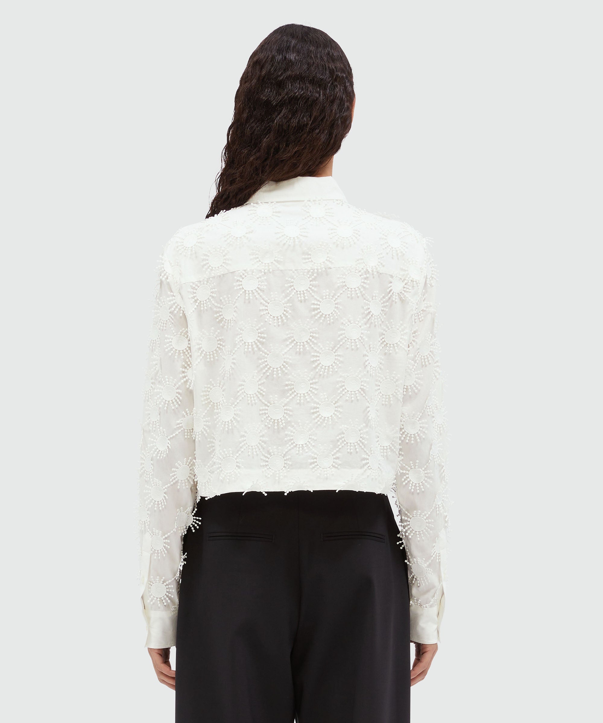 Cropped shirt in white poplin with embroidery - 3