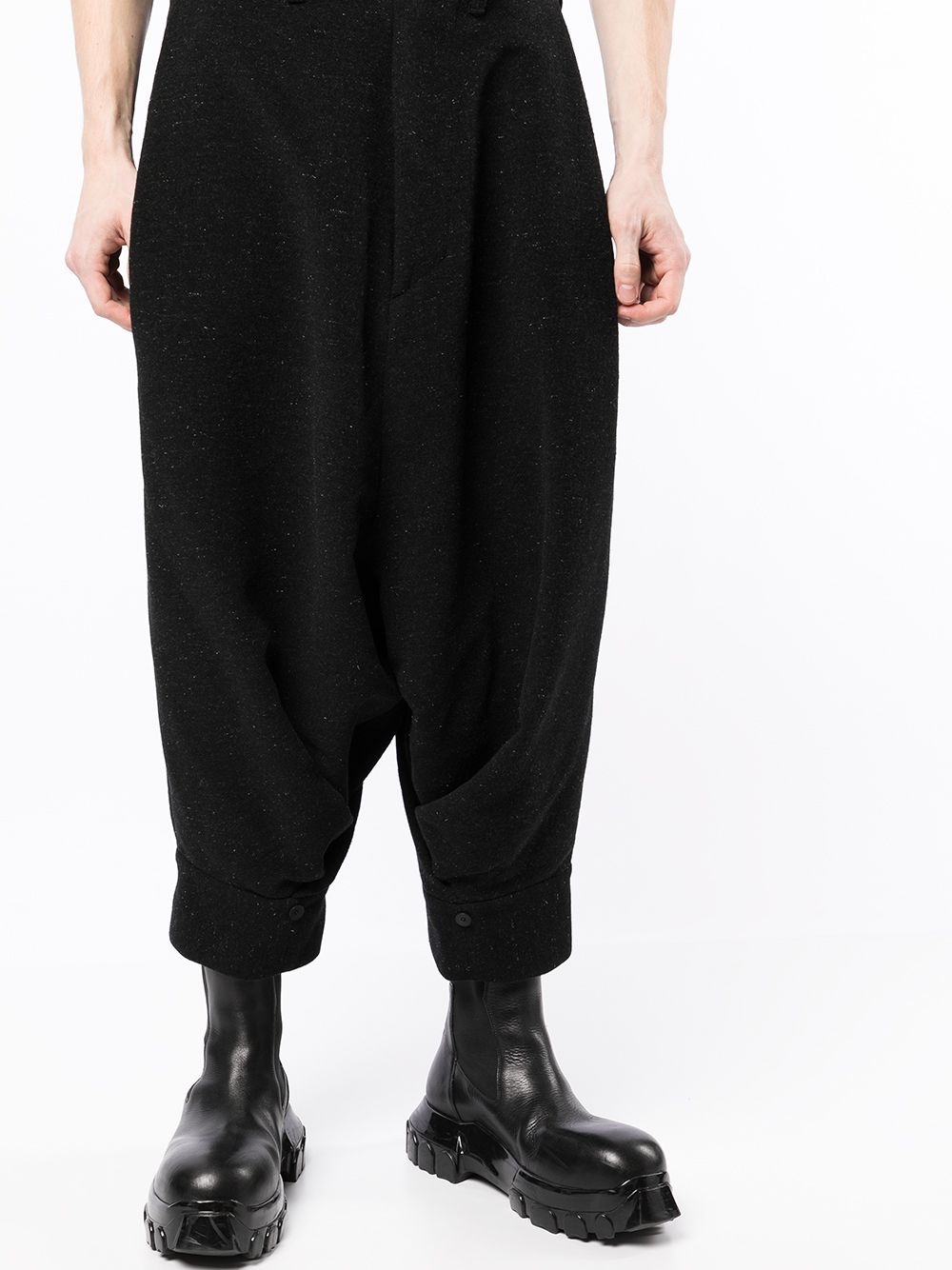 drop-crotch cropped trousers - 5