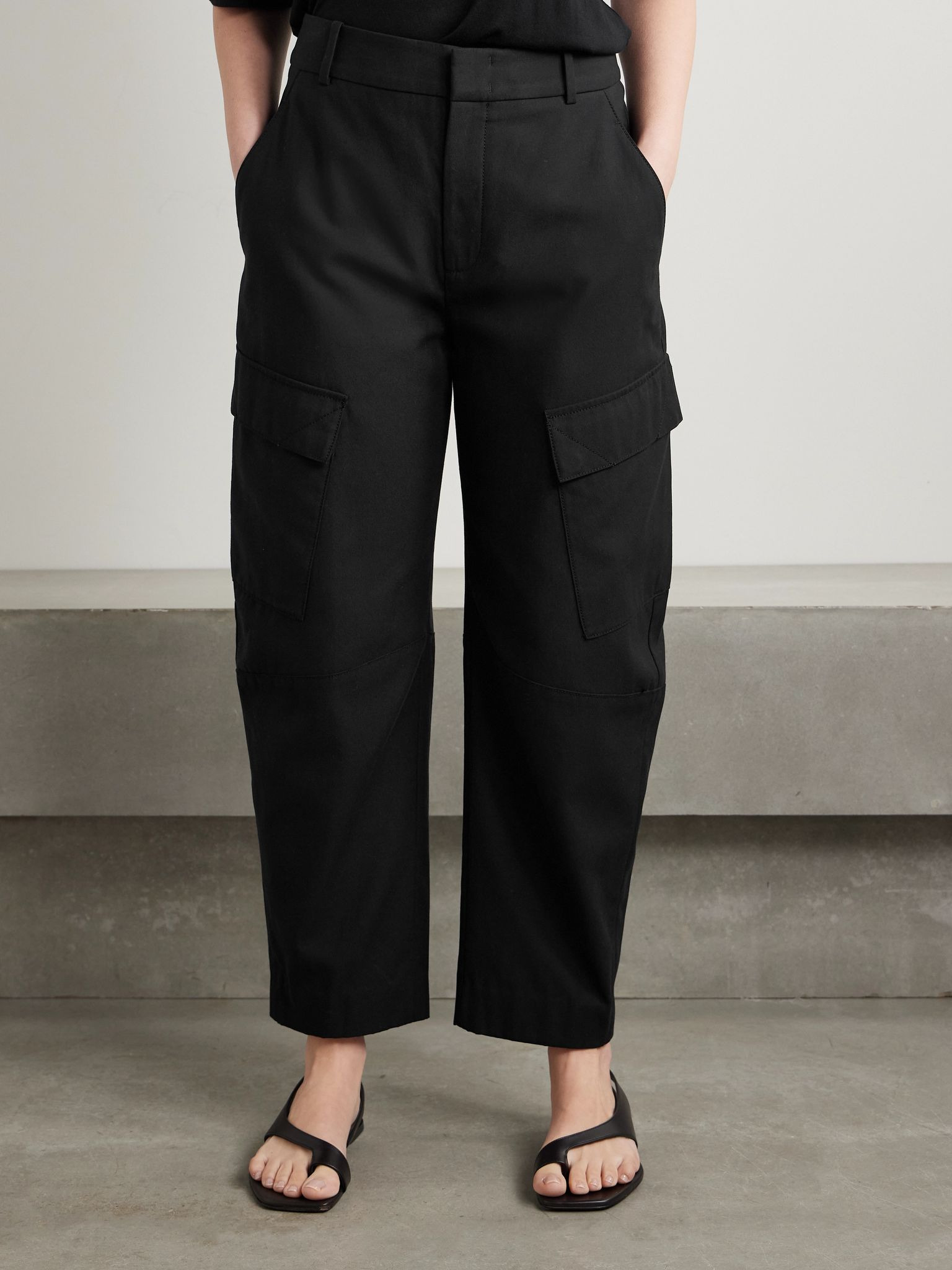 Lyocell and cotton-blend twill barrel-leg cargo pants Black - 3
