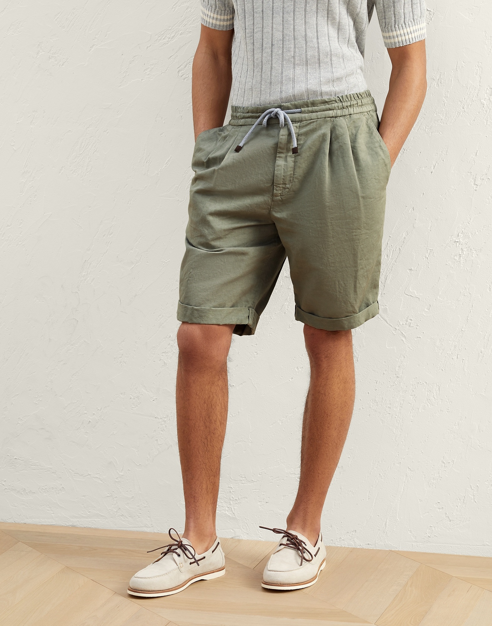 Garment-dyed basic fit Bermuda shorts in twisted linen and cotton gabardine with drawstring and plea - 1