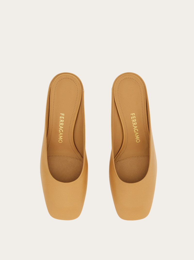 FERRAGAMO S-shaped heel mule outlook