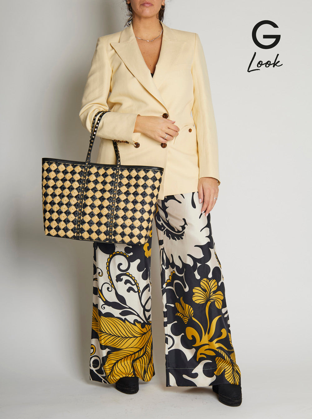 Valentino Garavani Women Beige Shopper With All-Over Diamond Pattern And Applied Rockstud Studs In S - 7