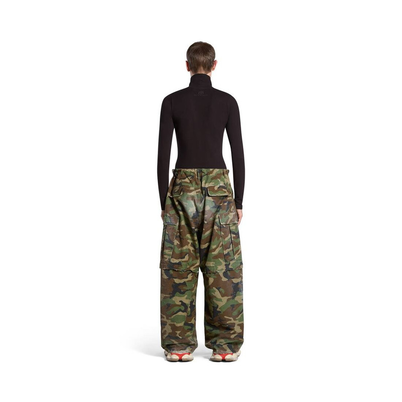 Large Cargo Pants in Dark Green 4