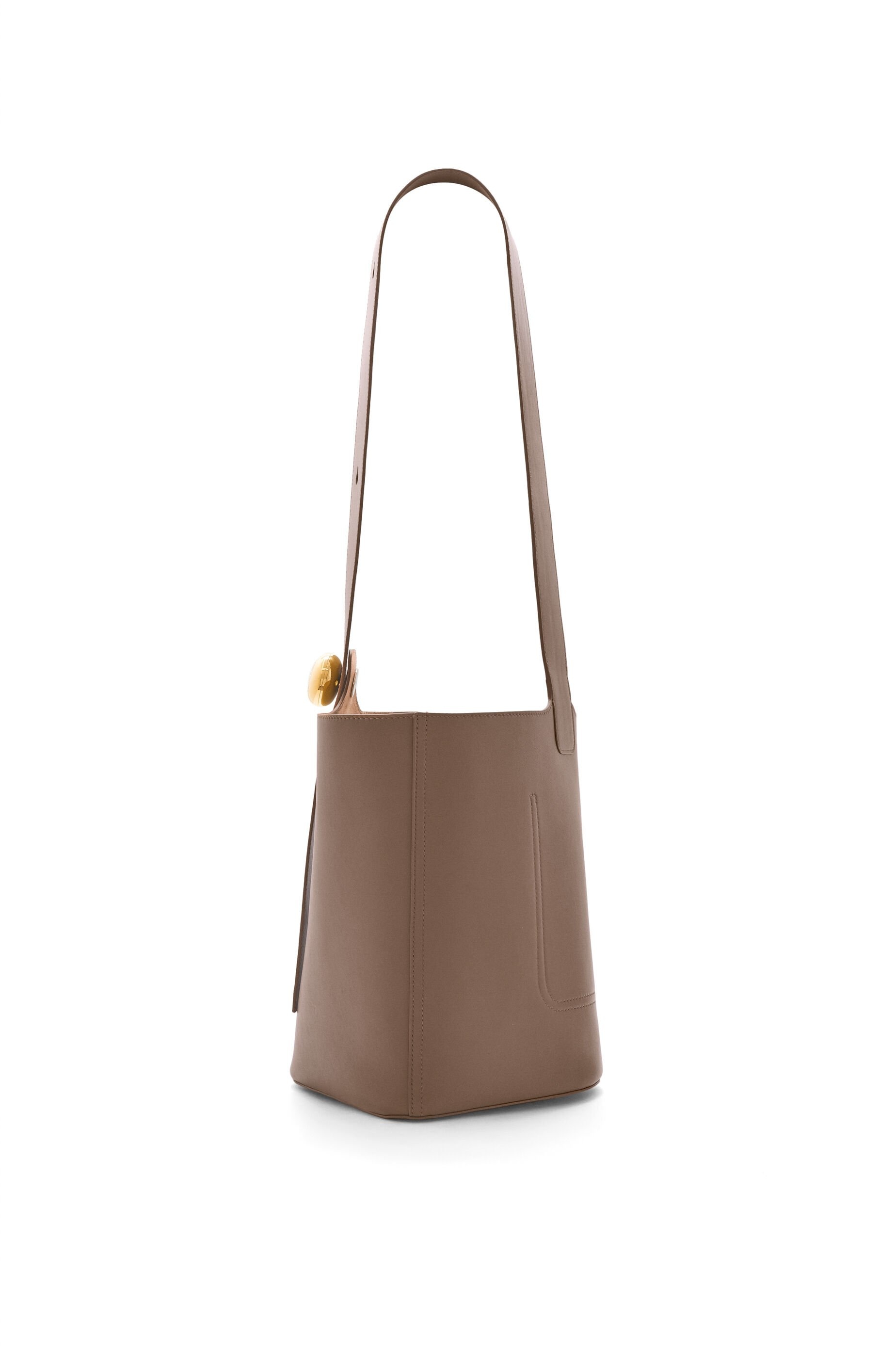 Medium Pebble bucket in mellow calfskin - 6