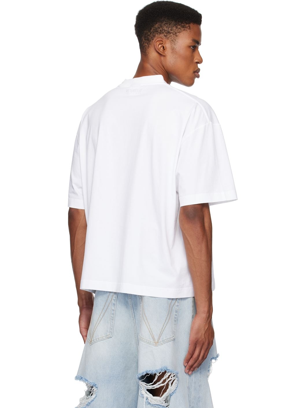 VETEMENTS U Might Know Me クロップド コットン Tシャツ 人気 VETEMENTS White 'U Might Know Me' Cropped Boxy T-shirt