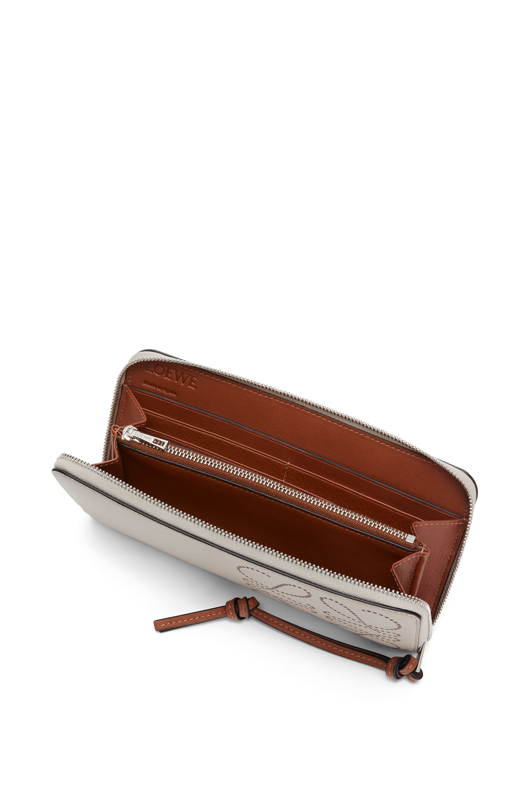 Zip around wallet in classic calfskin - 2