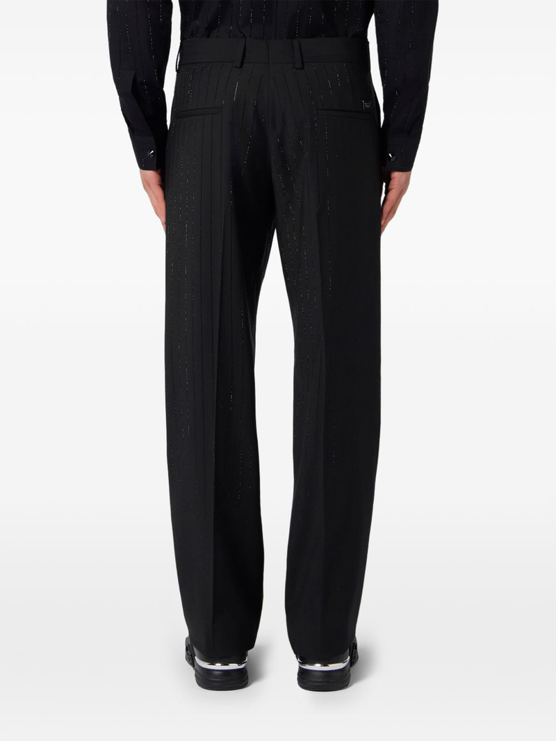 loose-fit trousers 3
