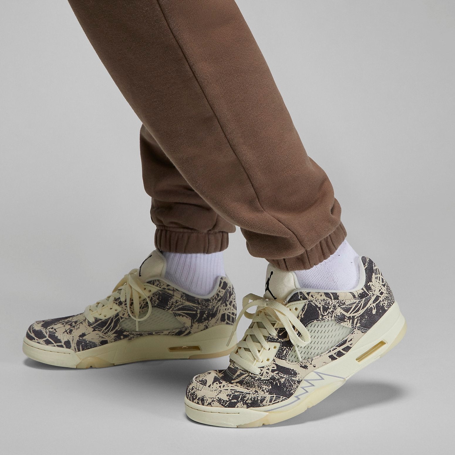 (WMNS) Air Jordan Wordmark Sweatpants 'Brown' DV6472-270 - 4