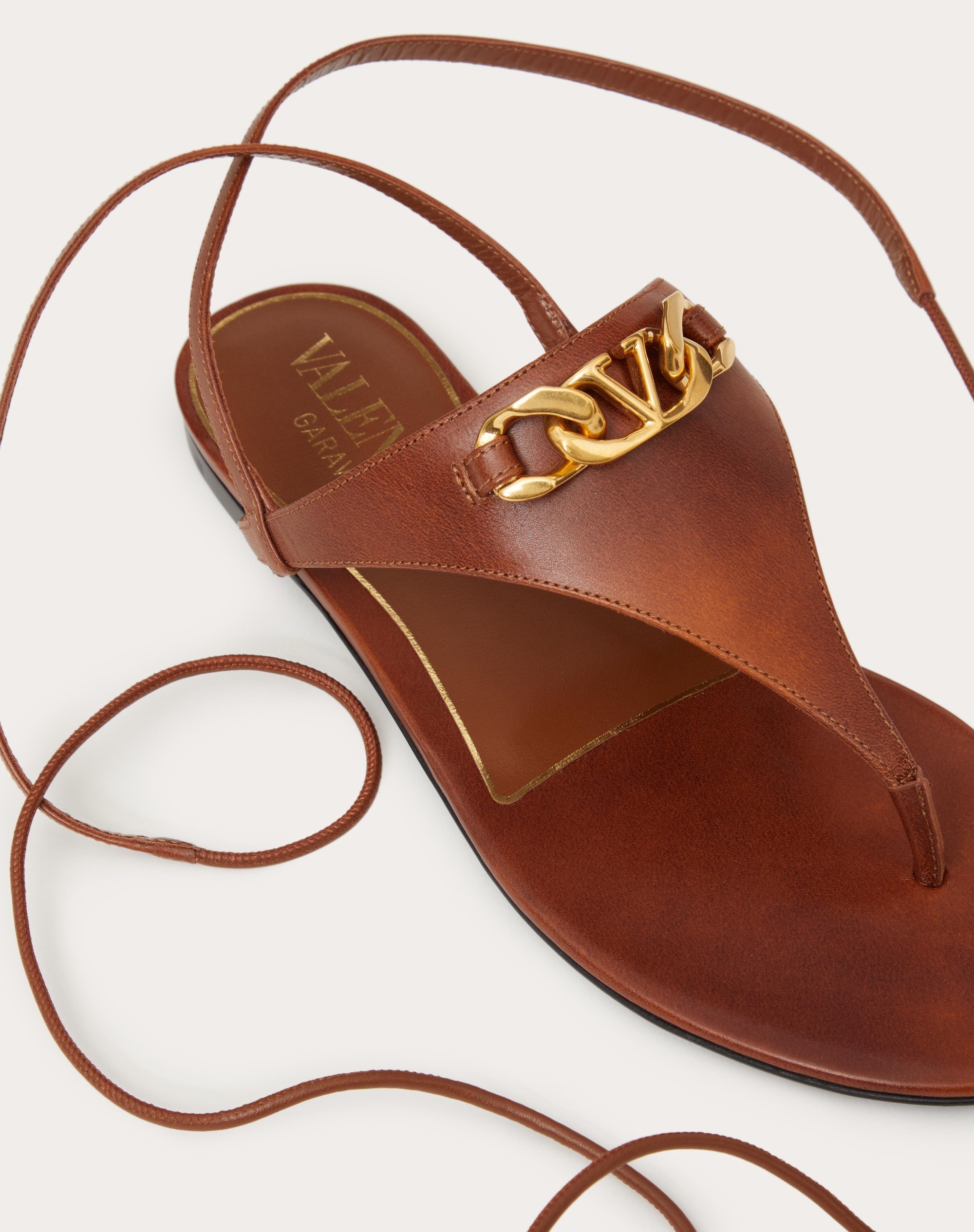 VLOGO CHAIN CALFSKIN FLAT THONG SANDALS - 5