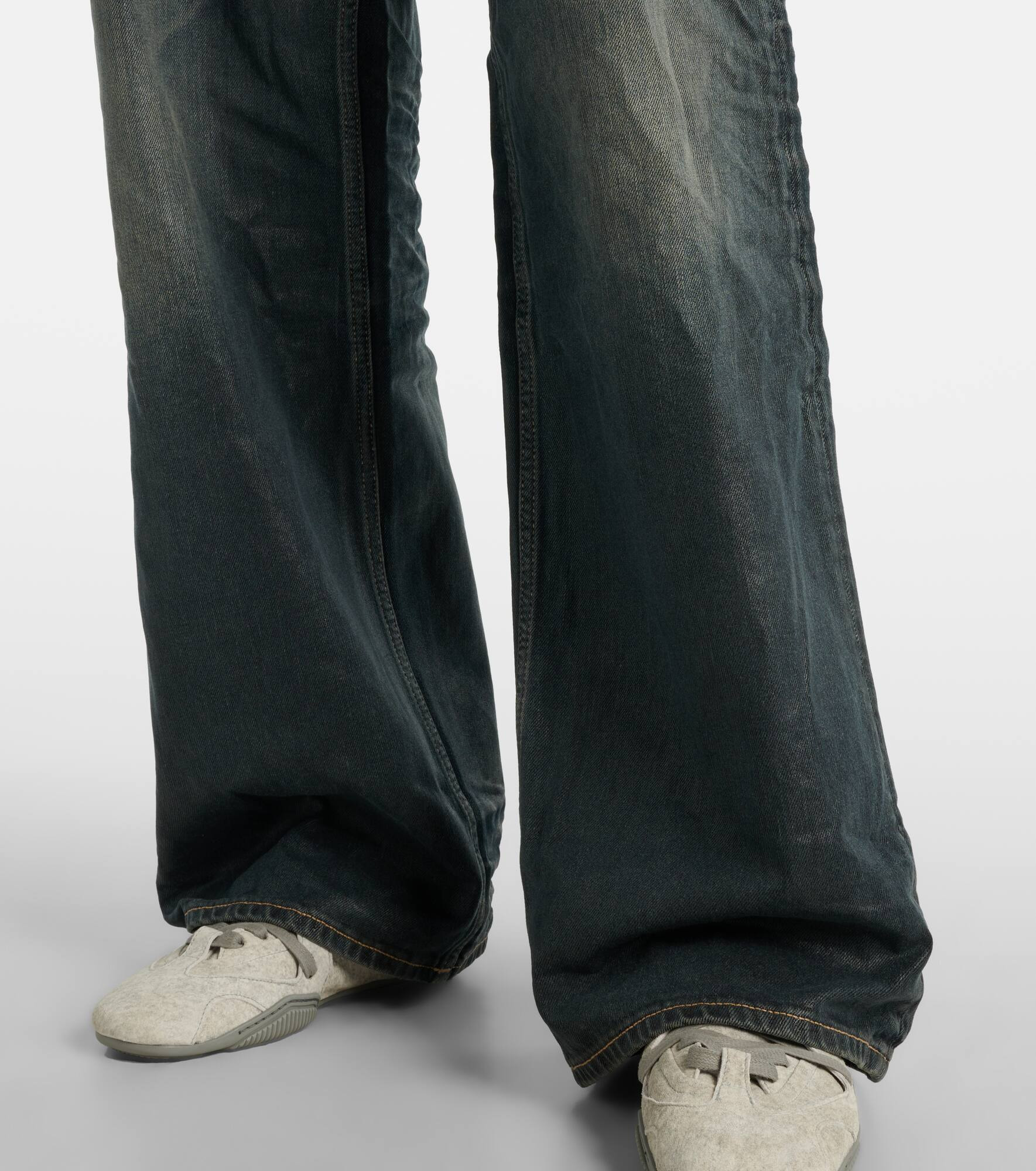 Glossy mid-rise wide-leg jeans - 5