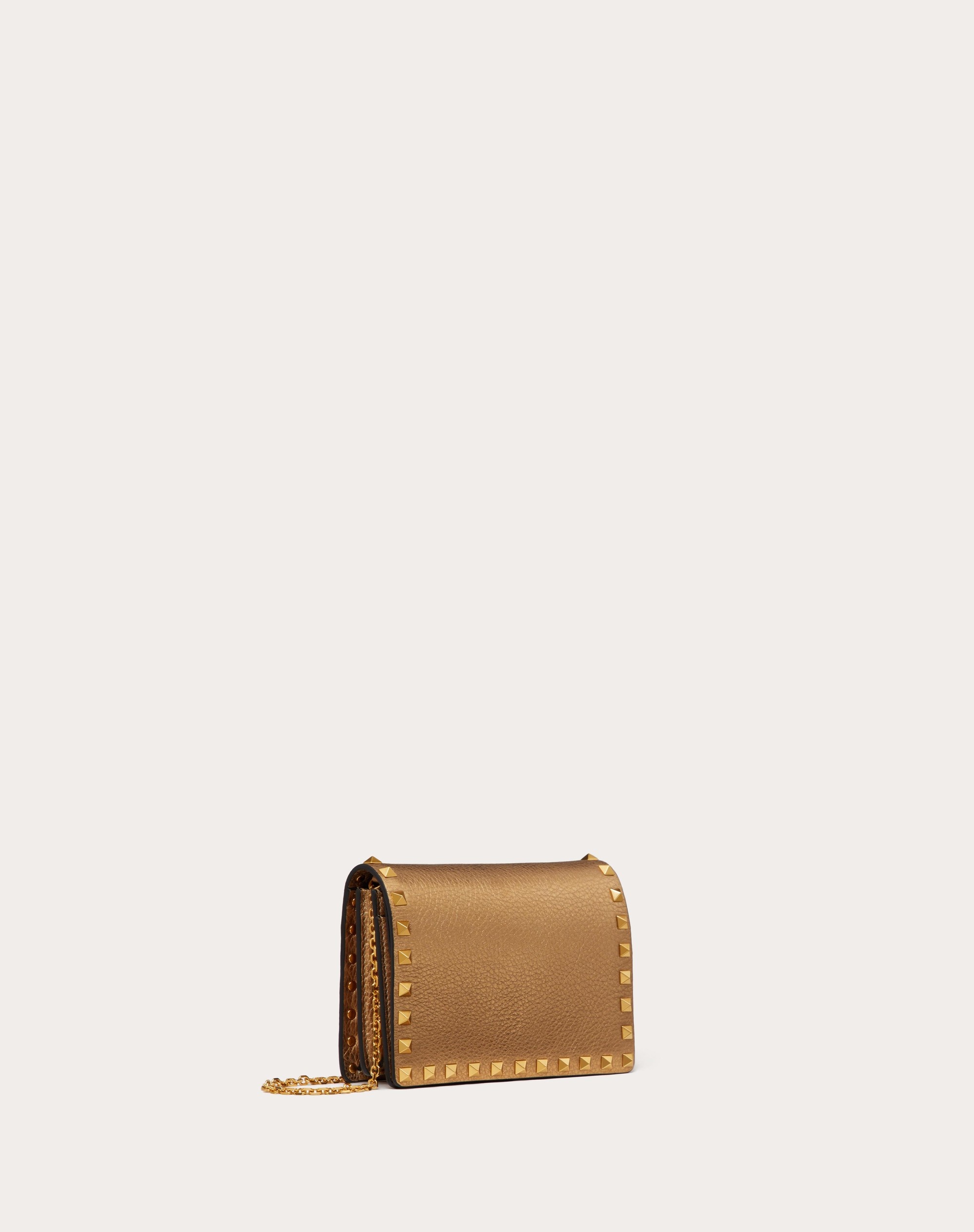 ROCKSTUD METALLIC GRAINY CALFSKIN CHAIN POUCH - 3