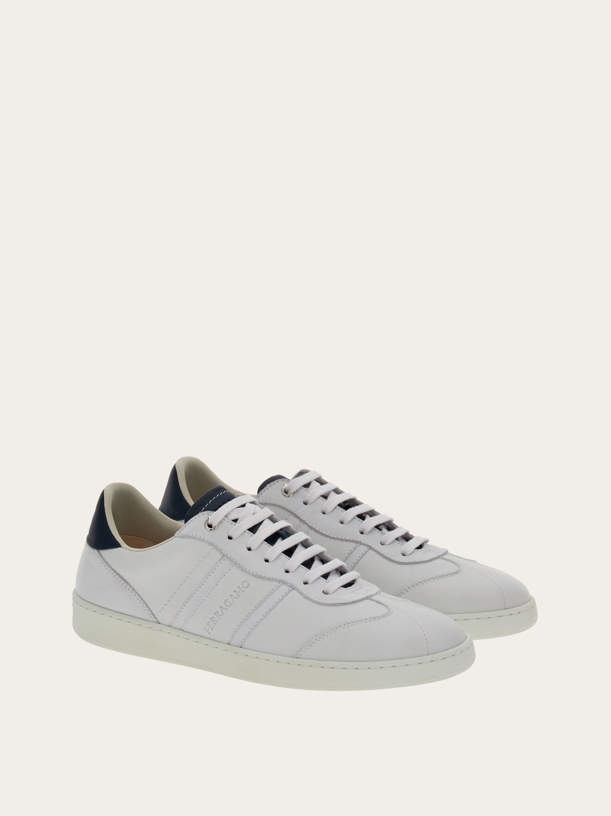 【関税込み】Ferragamo グレー Signature ローカットスニーカー FERRAGAMO Low top sneaker with signature | REVERSIBLE