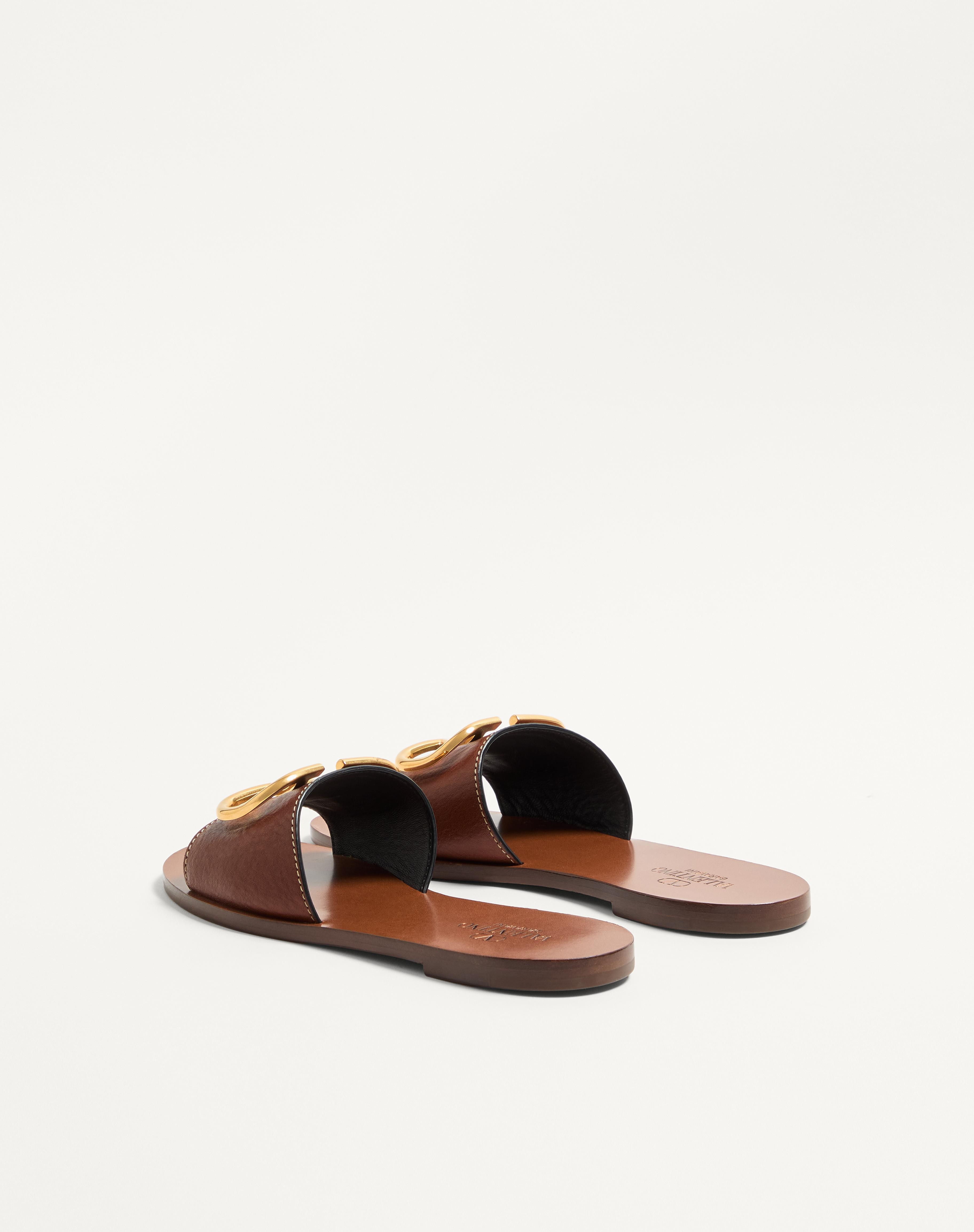 VLOGO SIGNATURE SLIDE SANDAL IN GRAINY COWHIDE WITH ACCESSORY - 4