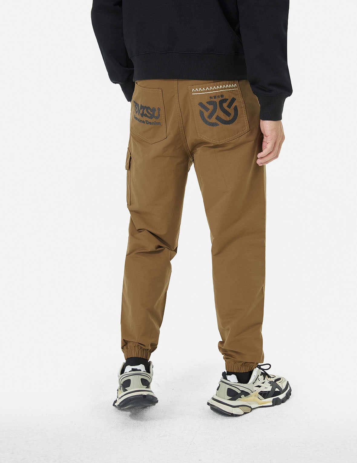 Kamon and Wheel of Wisdom Embroidery Fashion Fit Woven Jogger - 4