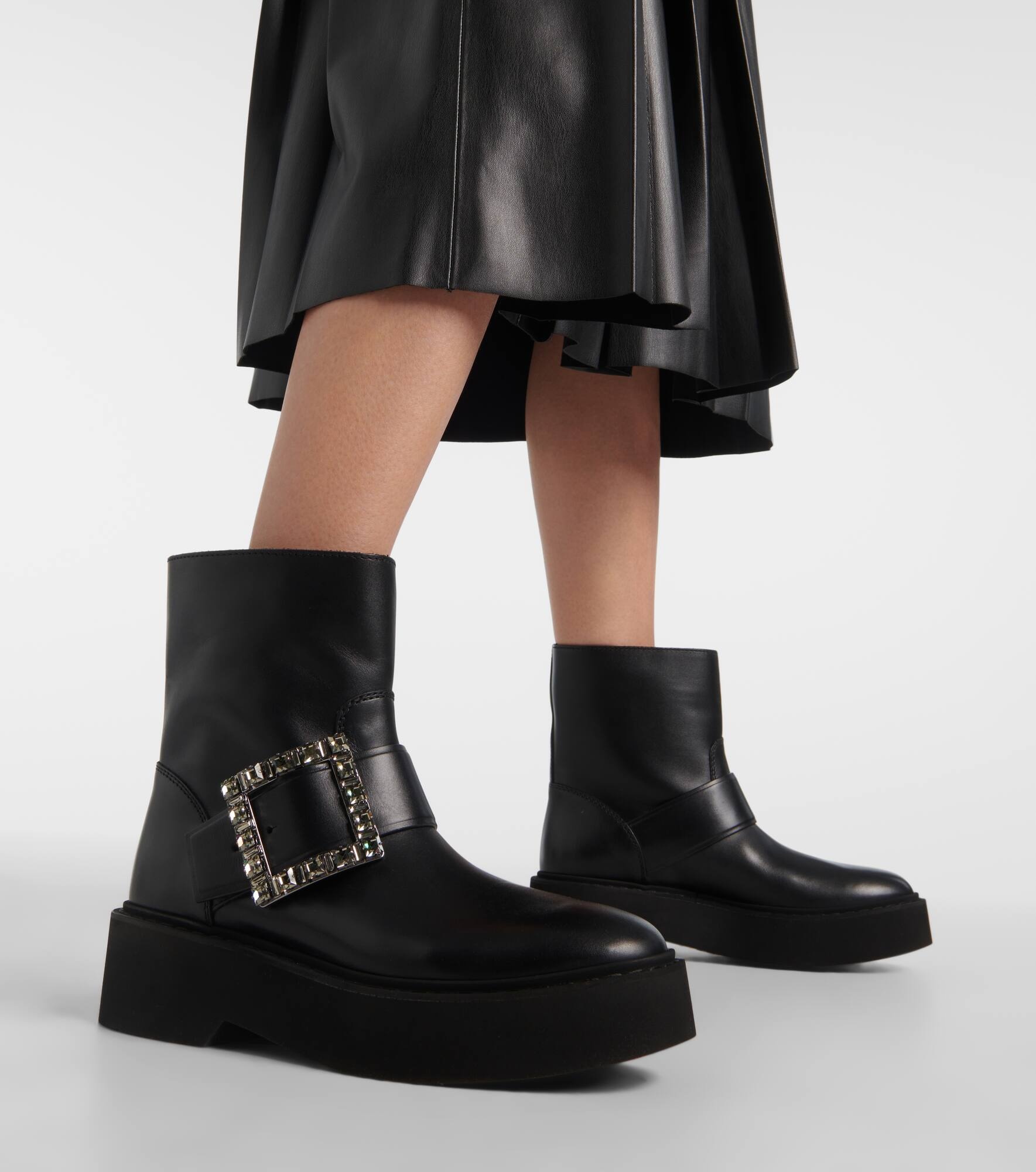 Roger Vivier◆Viv Rangers◆レザーコンバットブーツ Viv' Rangers Chelsea Booties in leather Black Woman