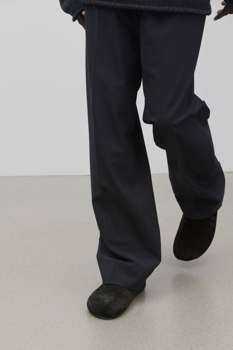 Hugo Slide in Suede 4