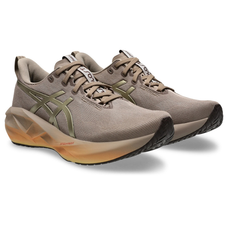 Asics NOVABLAST  5 LUXE outlook
