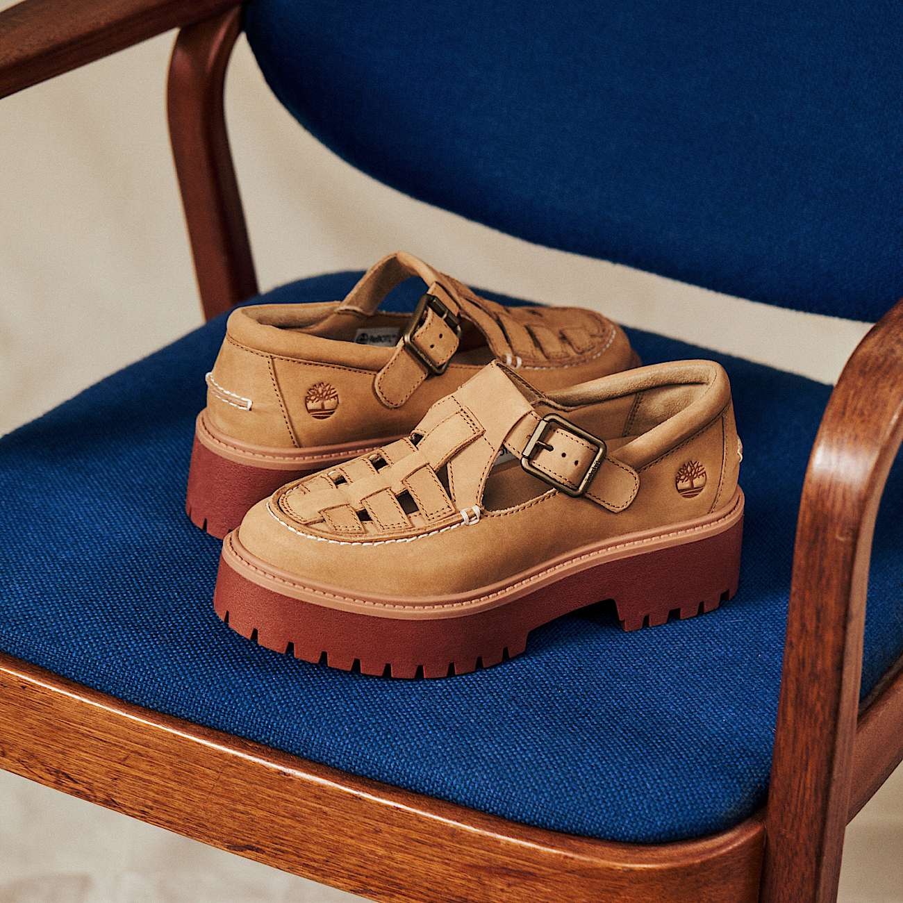 Women's Stone Street Platform Buckle Shoe - 9