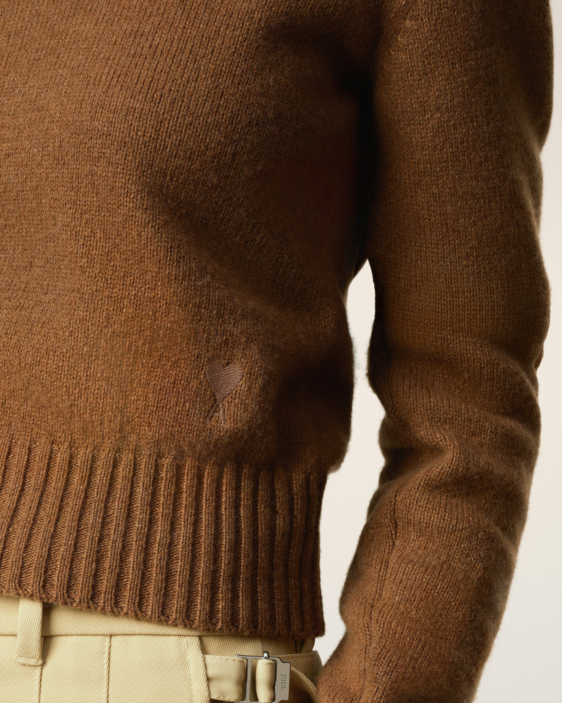 BROWN CASHMERE AMI DE COEUR CREWNECK SWEATER - 4