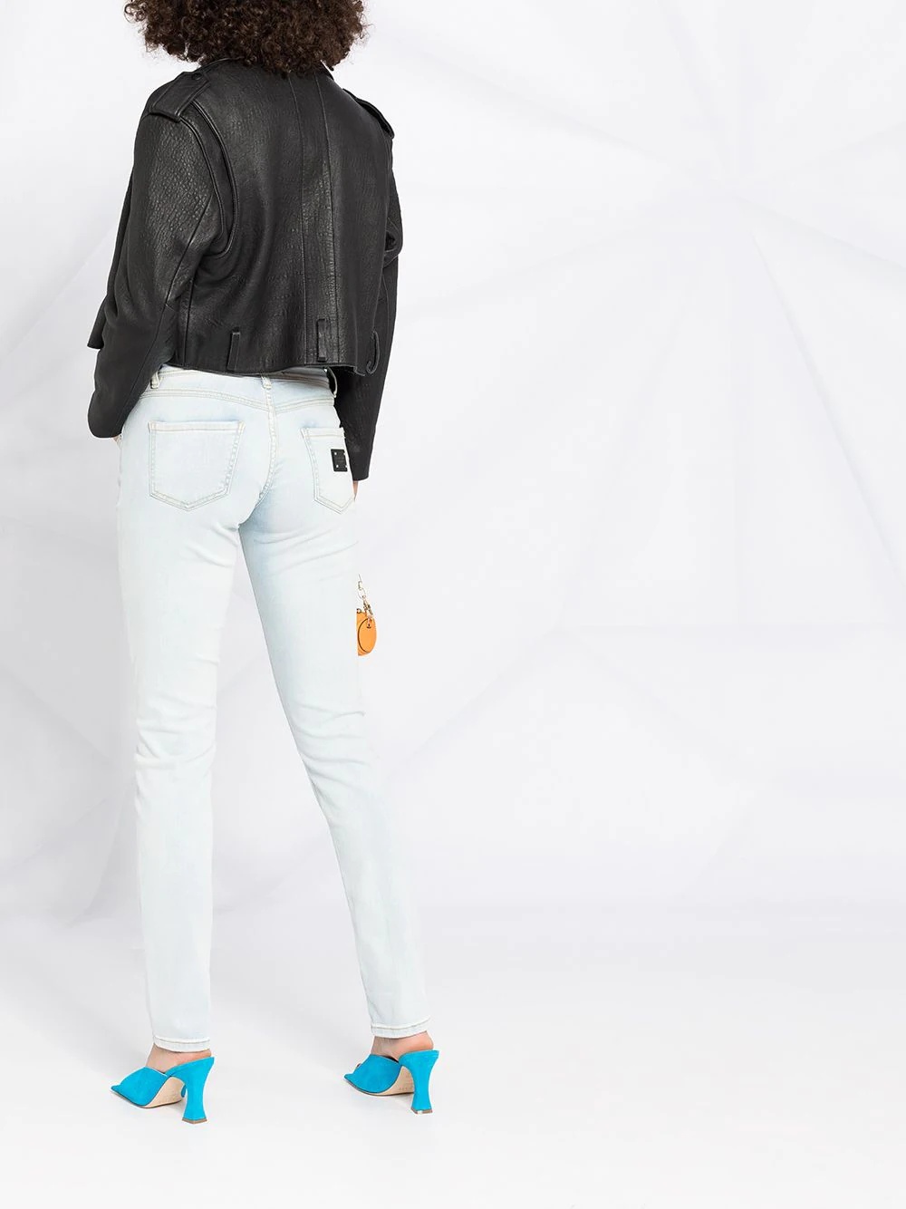 light wash jeans - 6