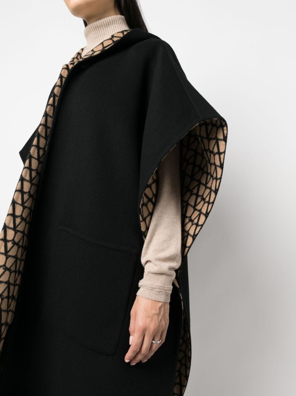 Toile Iconographe Wool Cape in Black - Valentino