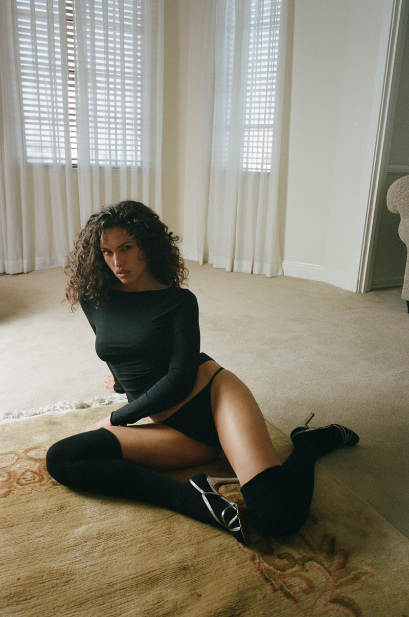 AMELIA TOP - BLACK 3