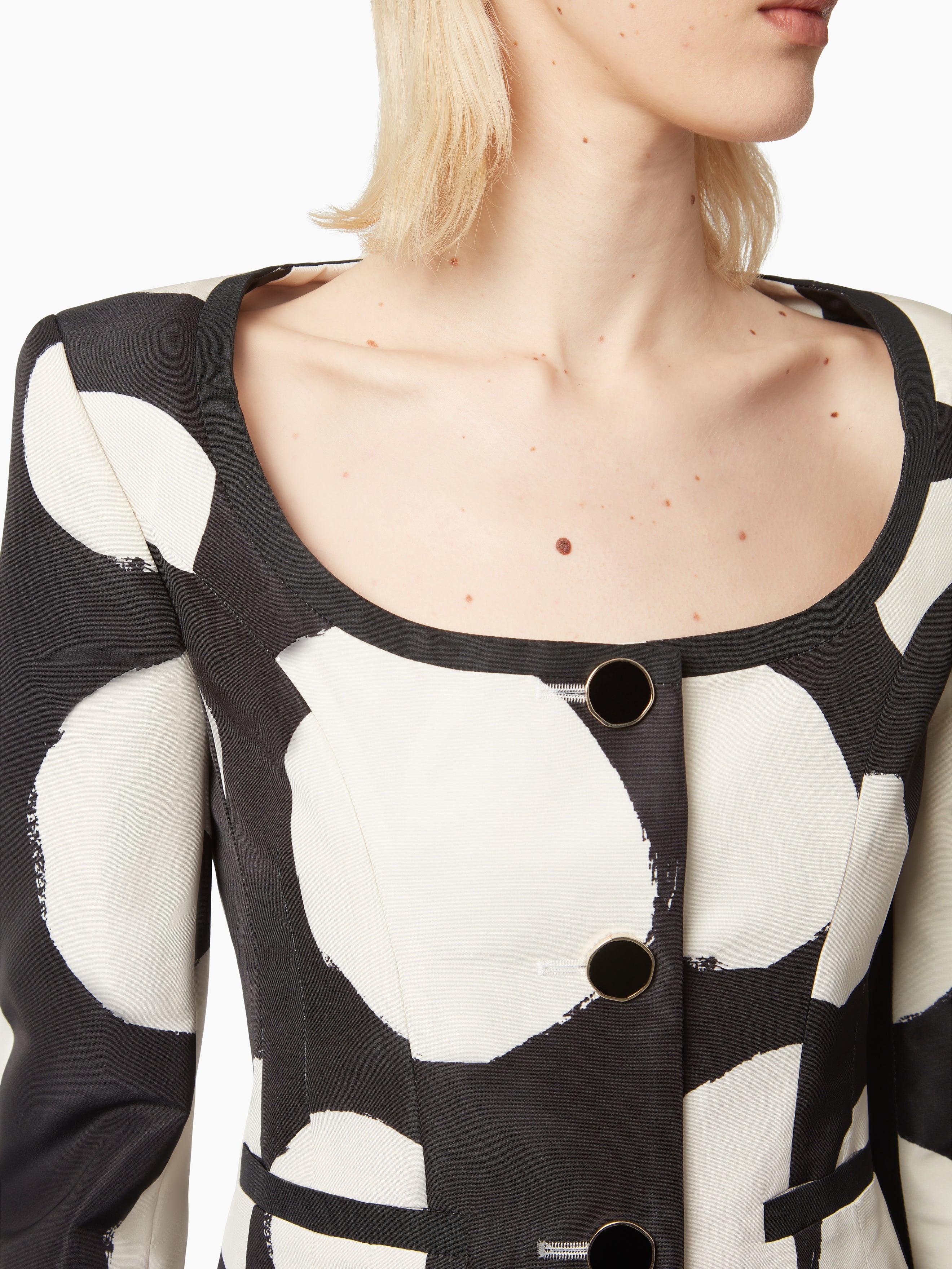Short Jacket With Round Neckline - 3