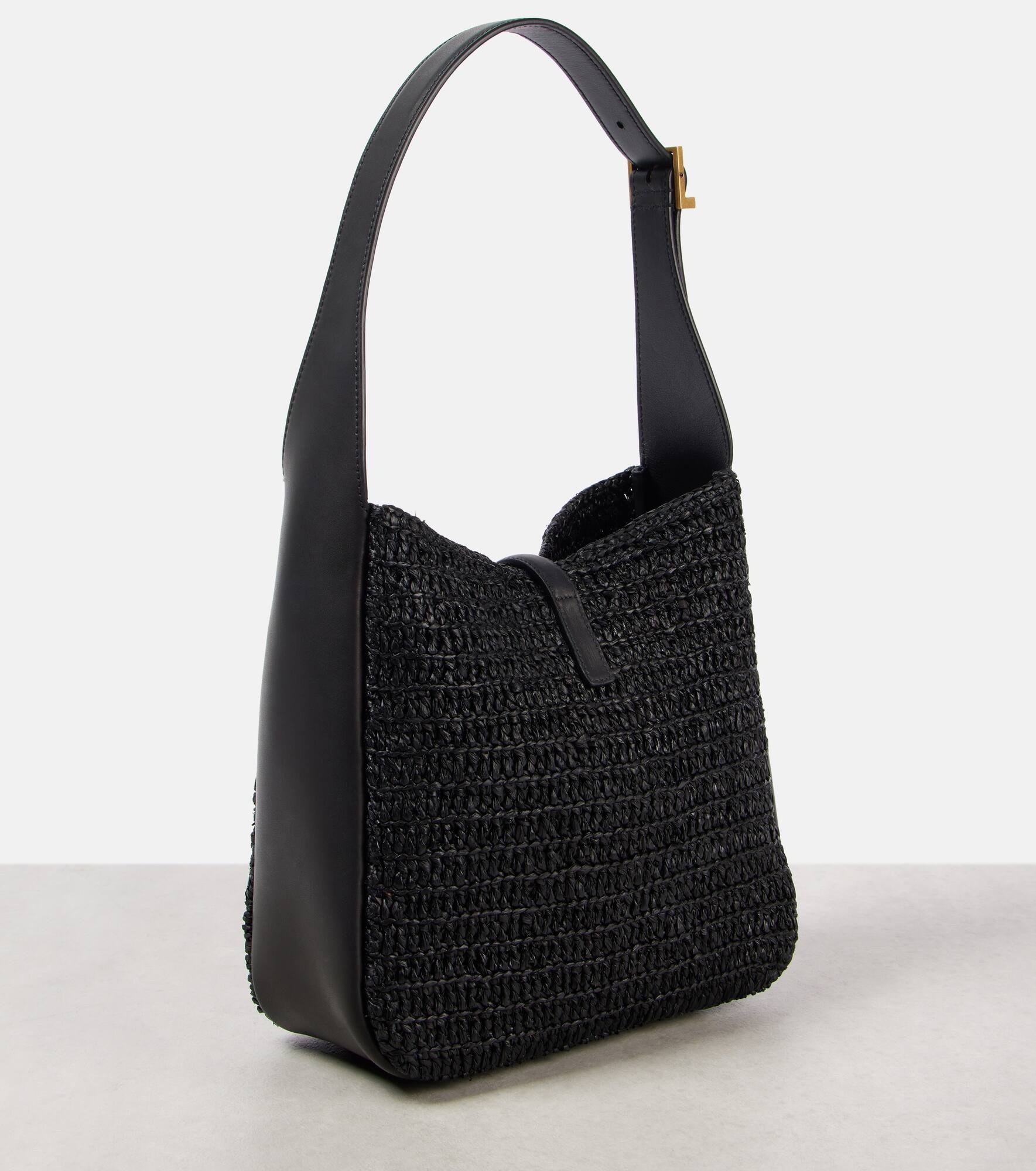 Le 5 à 7 Supple Small raffia shoulder bag - 4