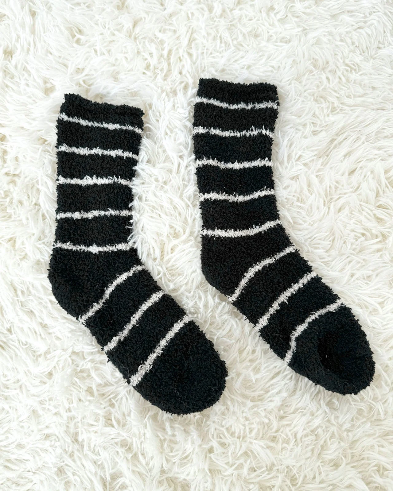 Black Oat Stripe Bia Fuzzy Yarn Socks - 1
