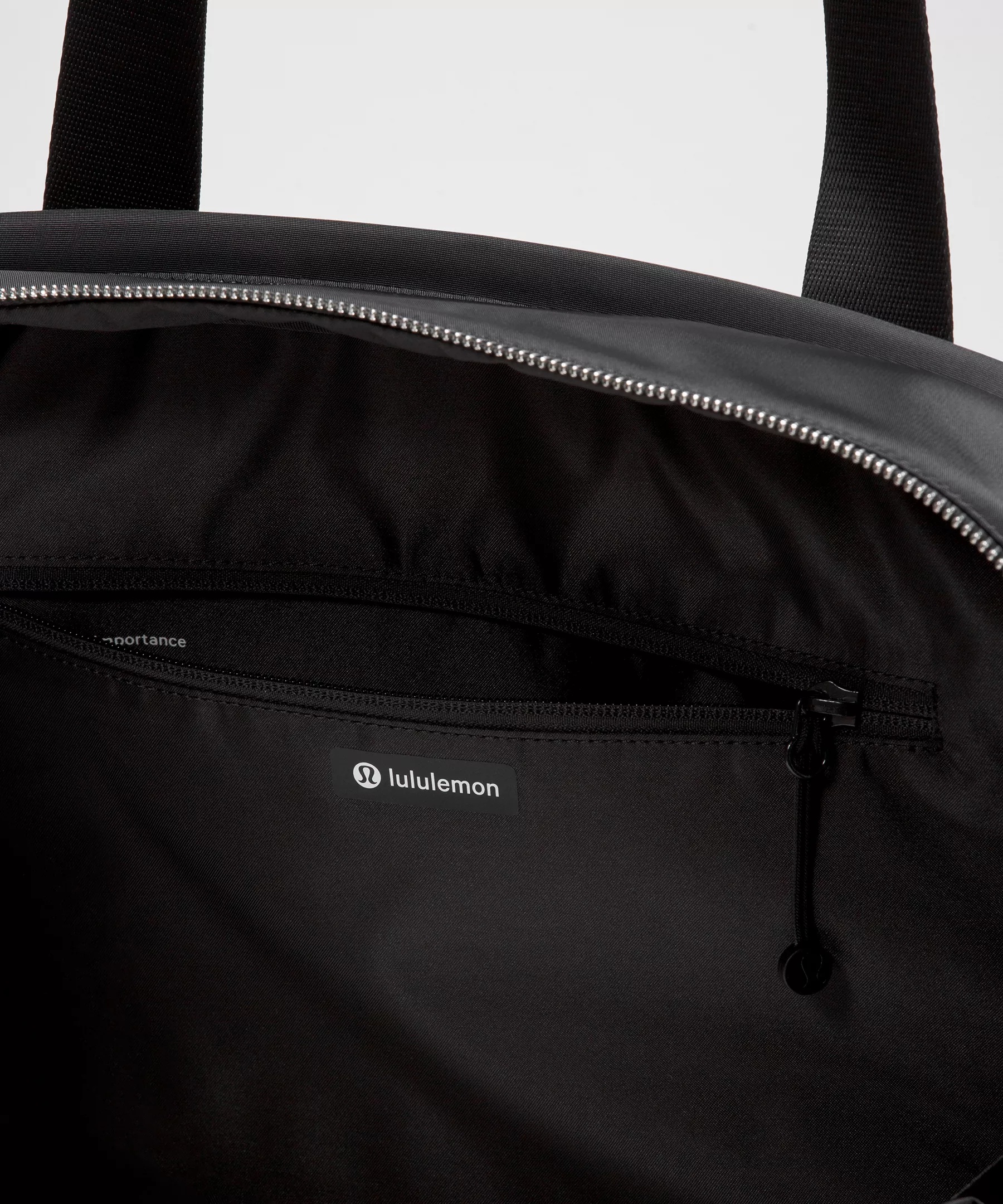City Essentials Duffle Bag 28L - 4