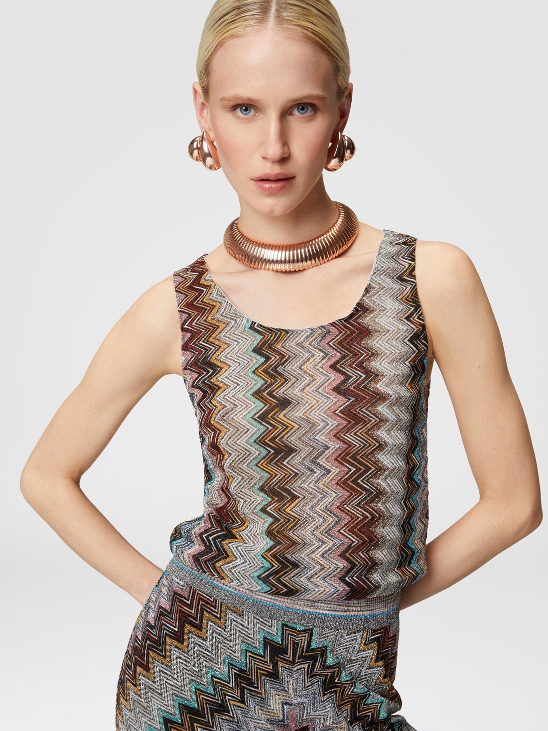 Sleeveless top with lamé slub zigzag motif - 4