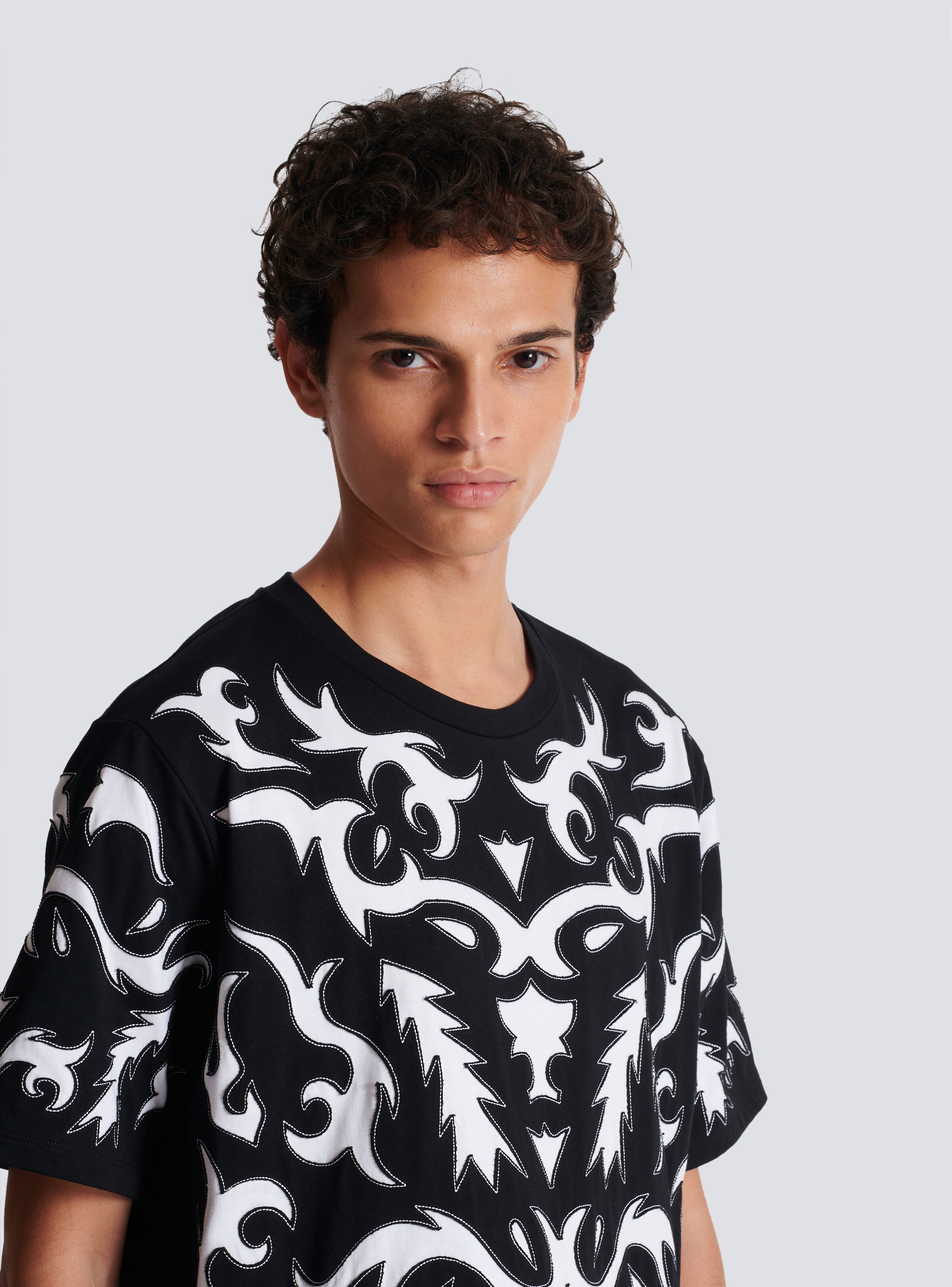 Oversized T-shirt with laser-cut Baroque print - 7