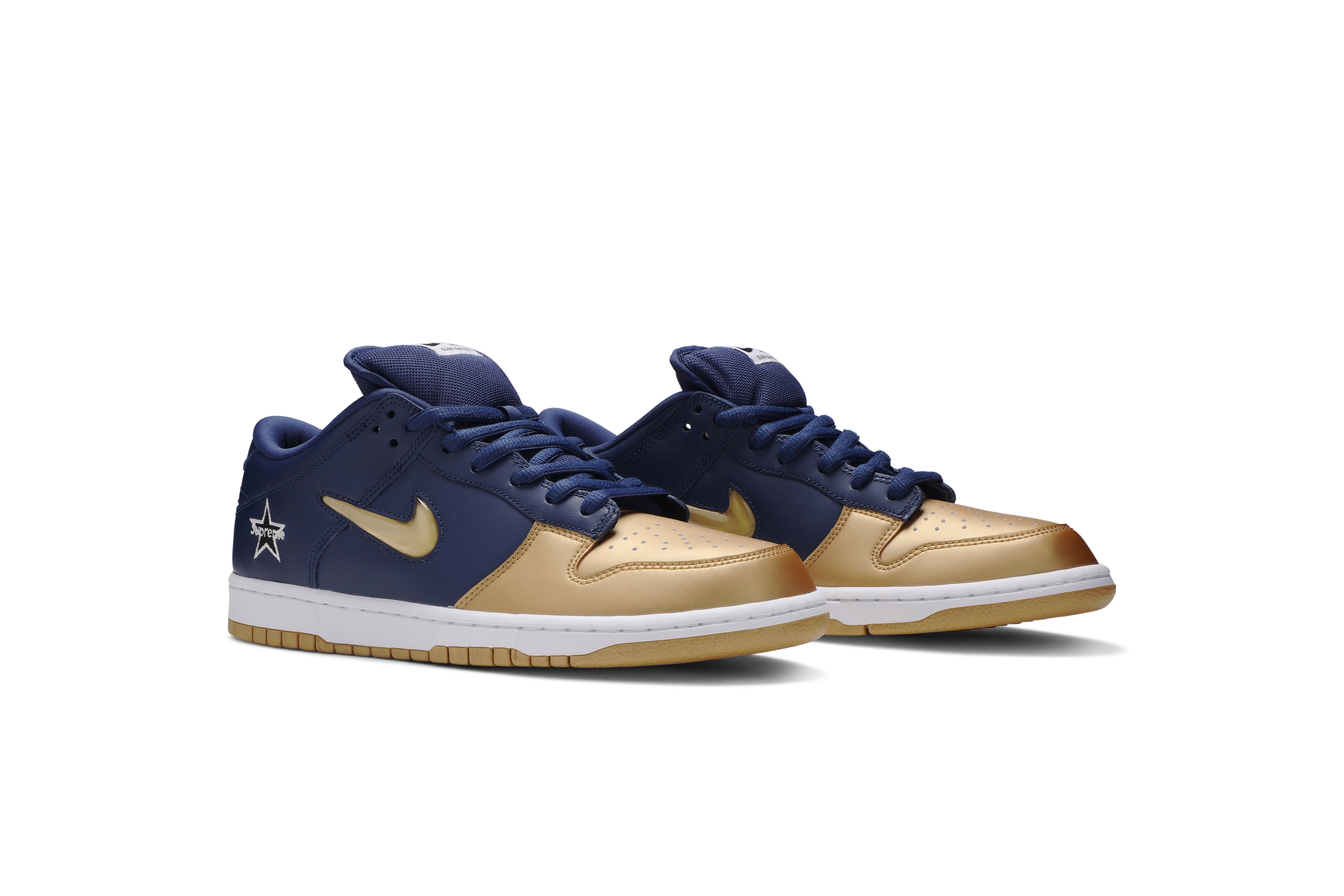 Supreme x Dunk SB Low QS 'Metallic Gold' - 8