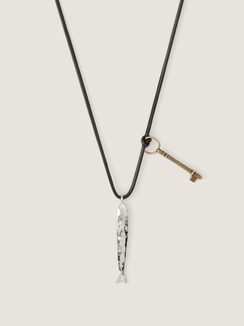 LUCKY CHARMS NECKLACE IN LEATHER AND METAL 4