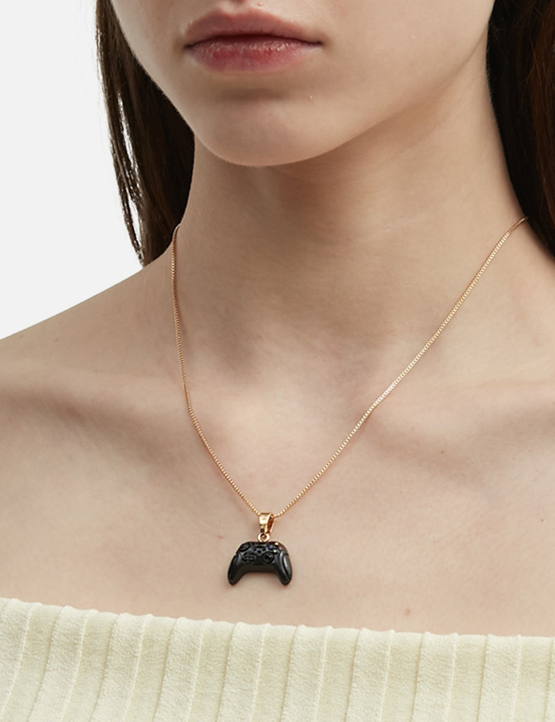 CRYSTAL HAZE THE GAMER PENDANT outlook