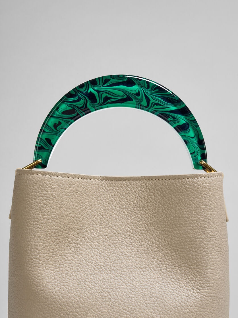 VENICE BUCKET BAG IN BEIGE LEATHER AND RESIN - 4