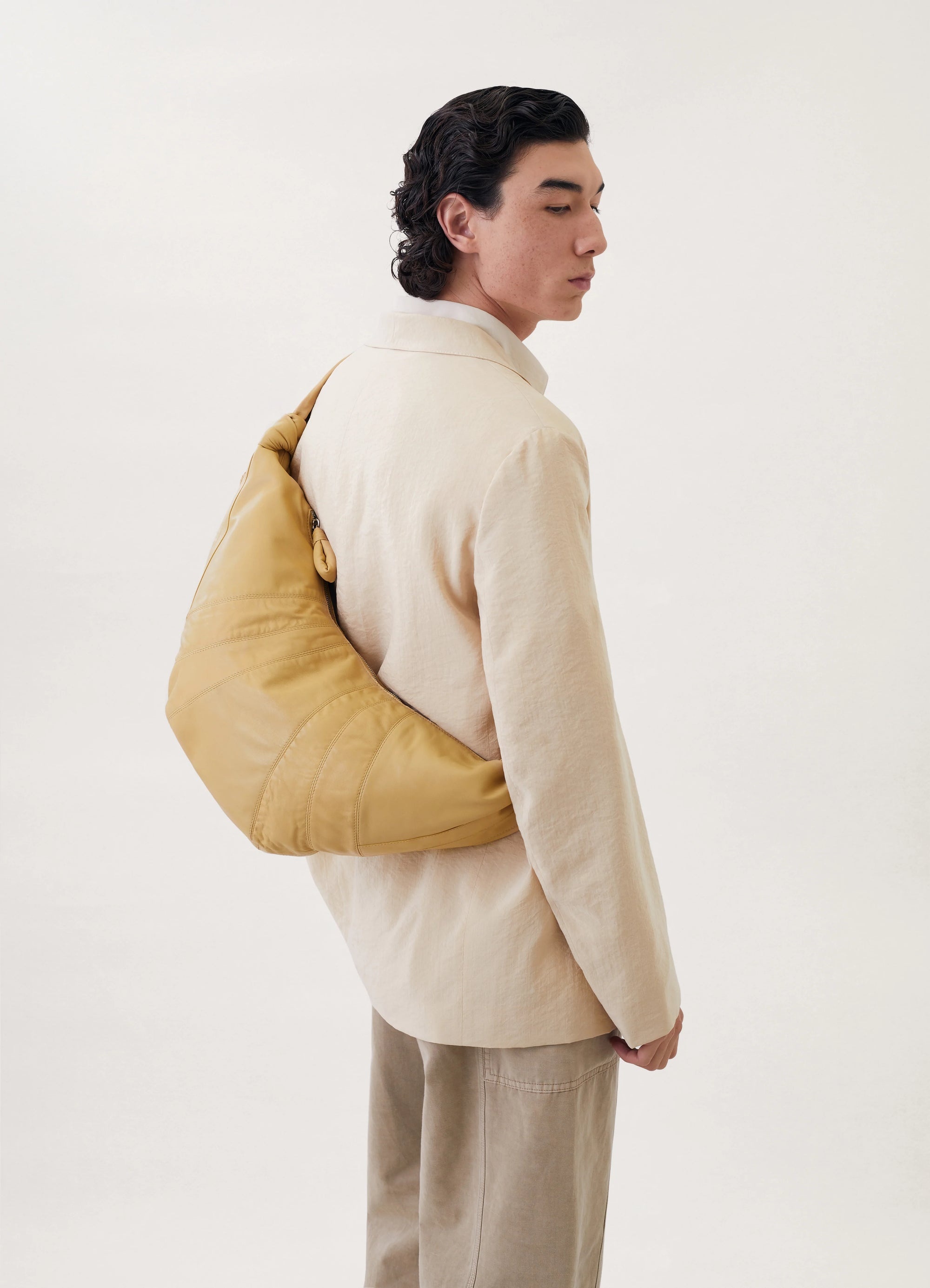 LARGE CROISSANT BAG
SOFT NAPPA LEATHER - 6