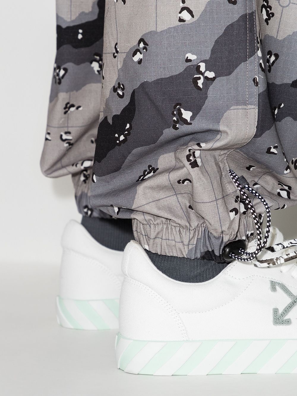 camouflage-print cargo trousers - 4