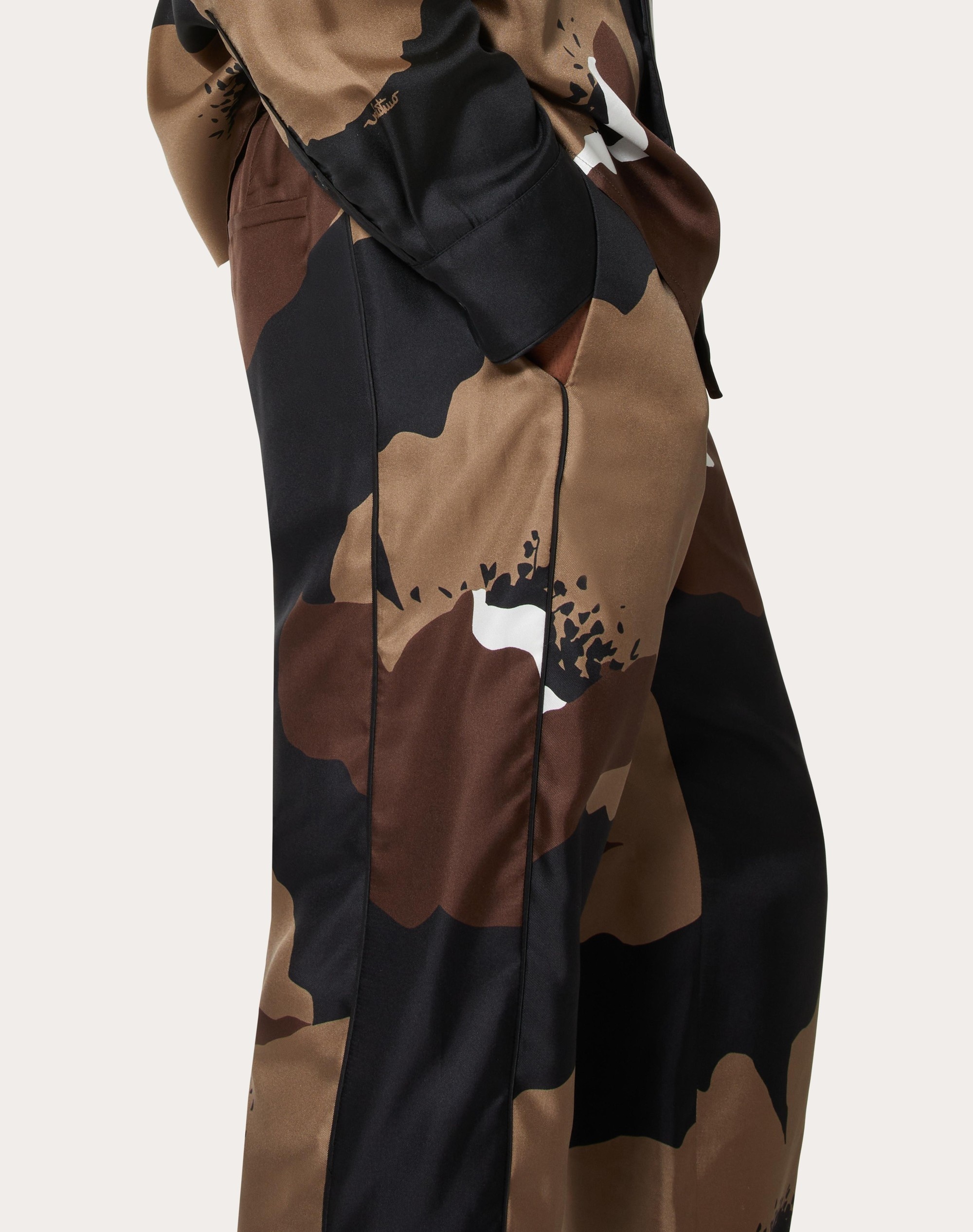 SILK TWILL PAJAMA PANTS WITH VALENTINO FLOWER PORTRAIT PRINT - 5