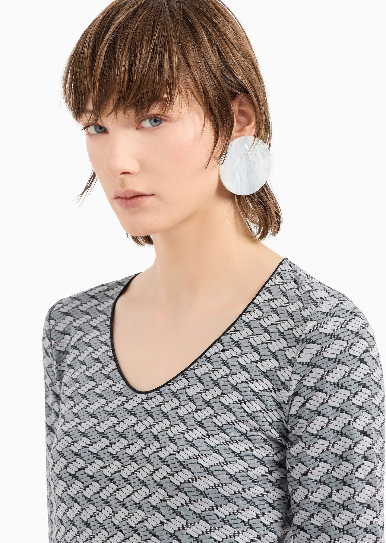 Short-sleeved V-neck jumper in embossed jacquard jersey - 5