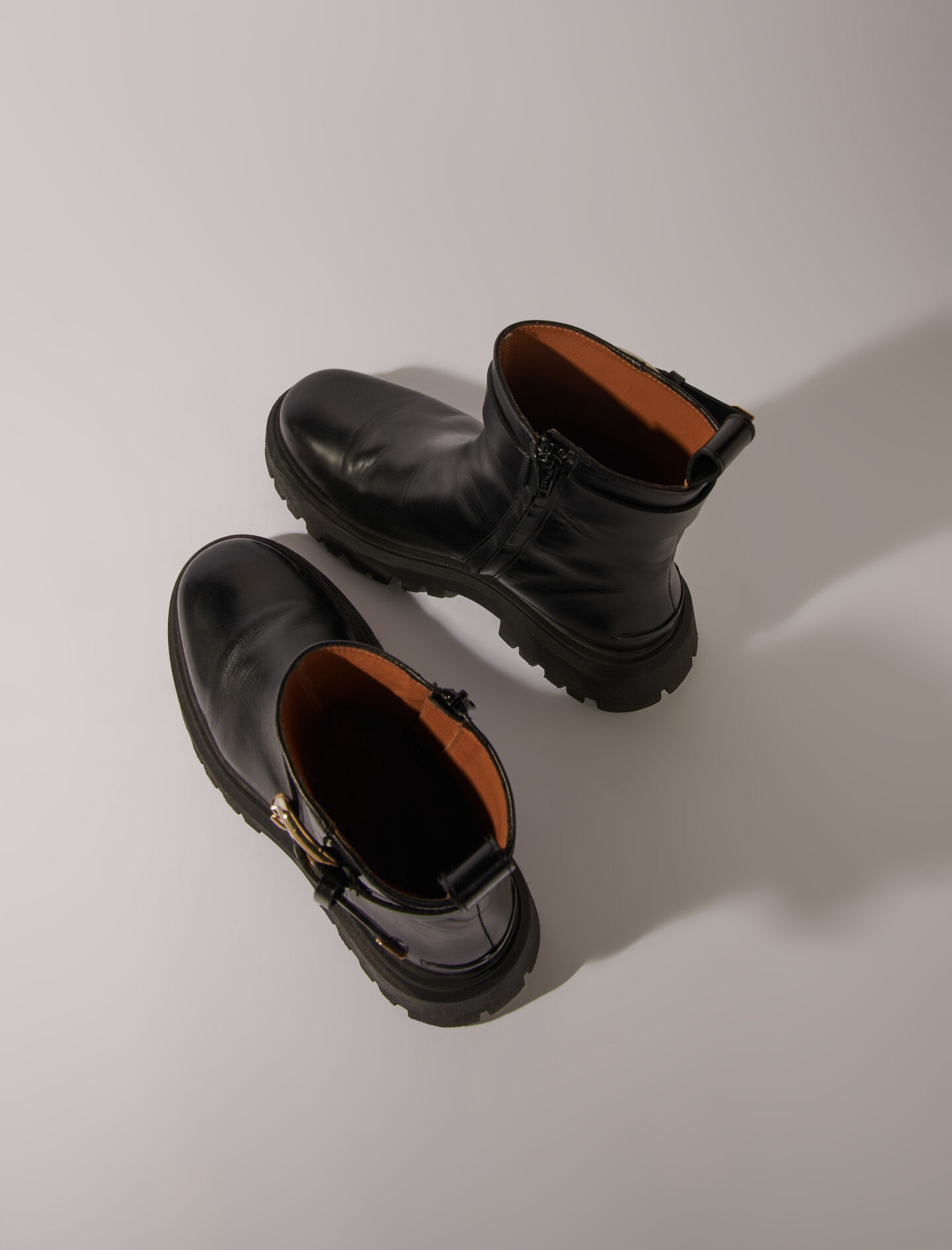 Leather ankle boots with buckles - 4