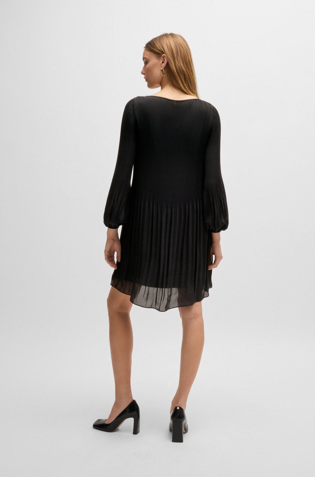REGULAR-FIT DRESS WITH PLISSÉ PLEATS AND CREW NECKLINE - 4
