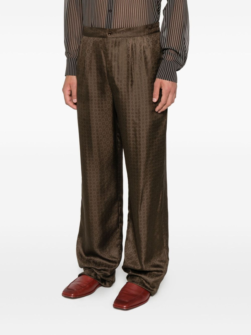 button-fastening trousers 3
