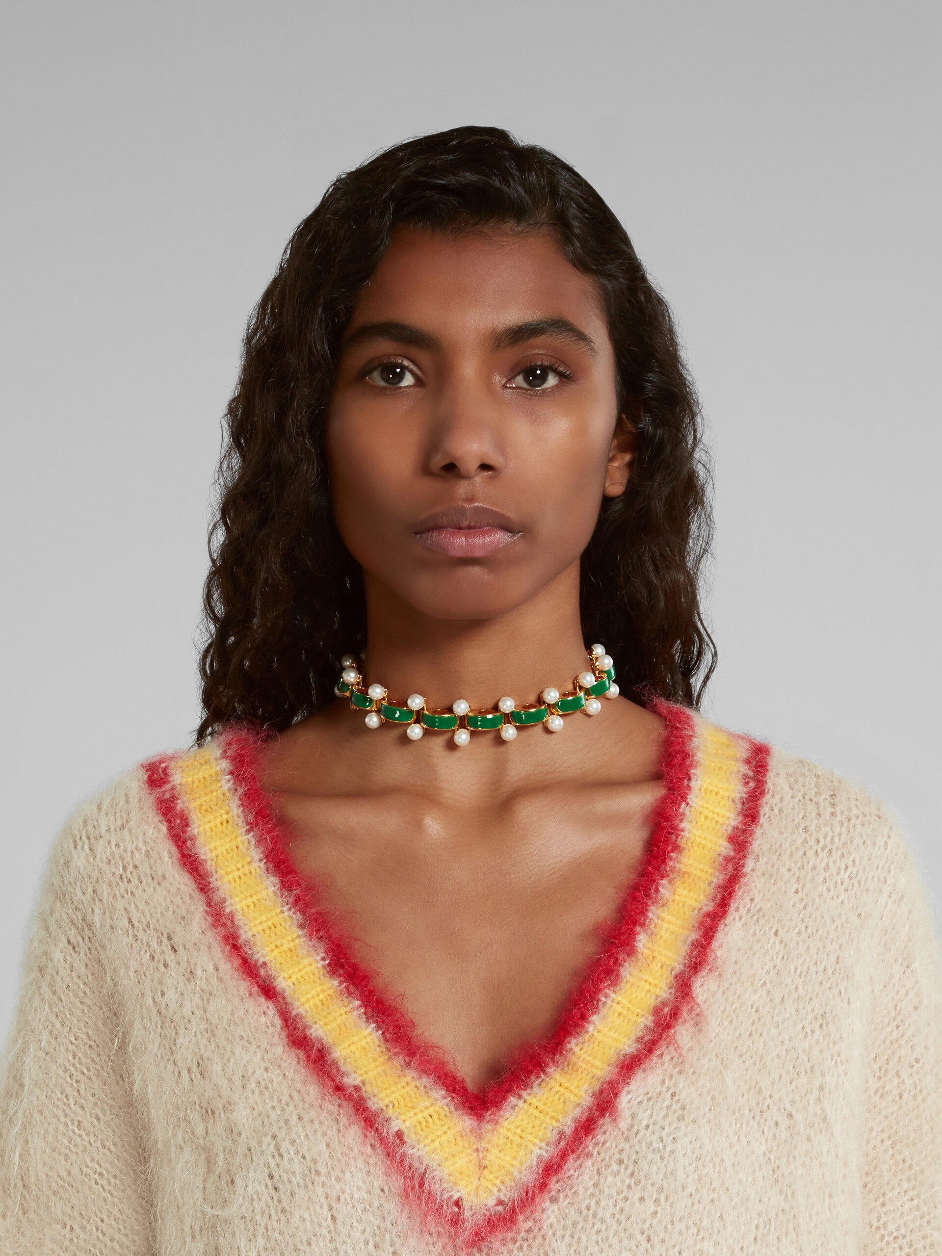 SCALLOPED CHOKER WITH PEARL DETAILS - 2