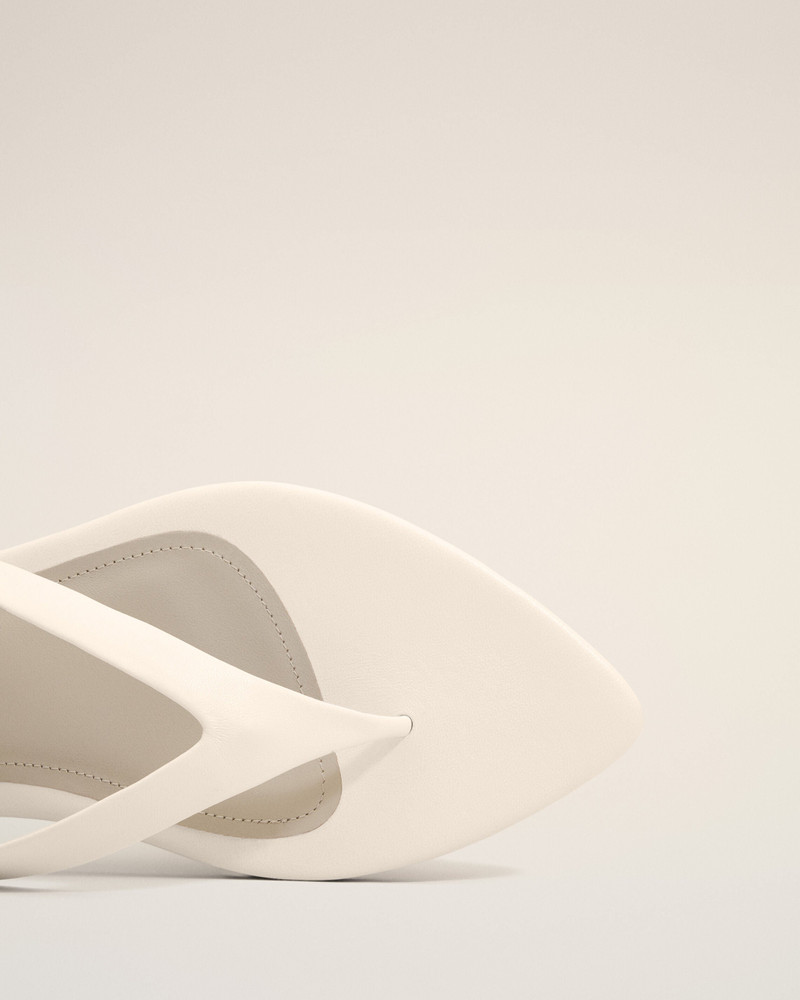 WHITE LAMB LEATHER POINTED TOE FLIP FLOPS 5