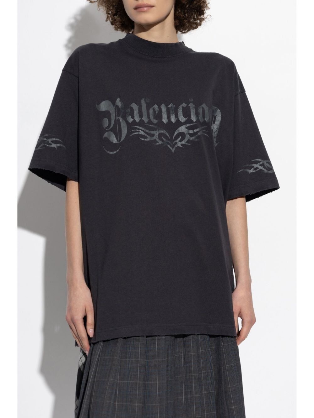 Medium Fit Logo Print T-Shirt - 2