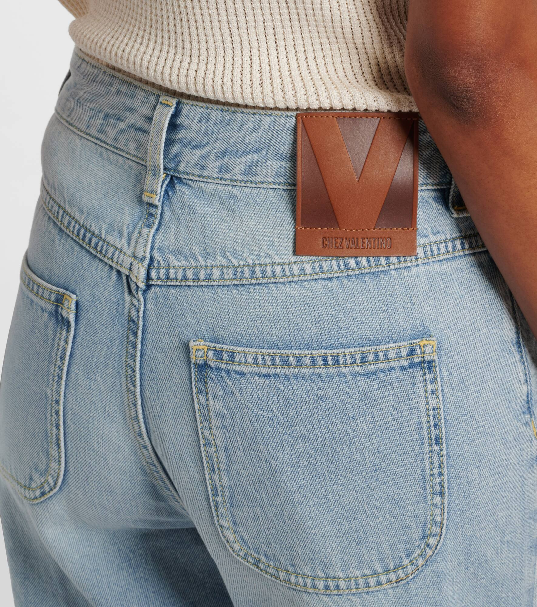 Mid-rise flared jeans - 6