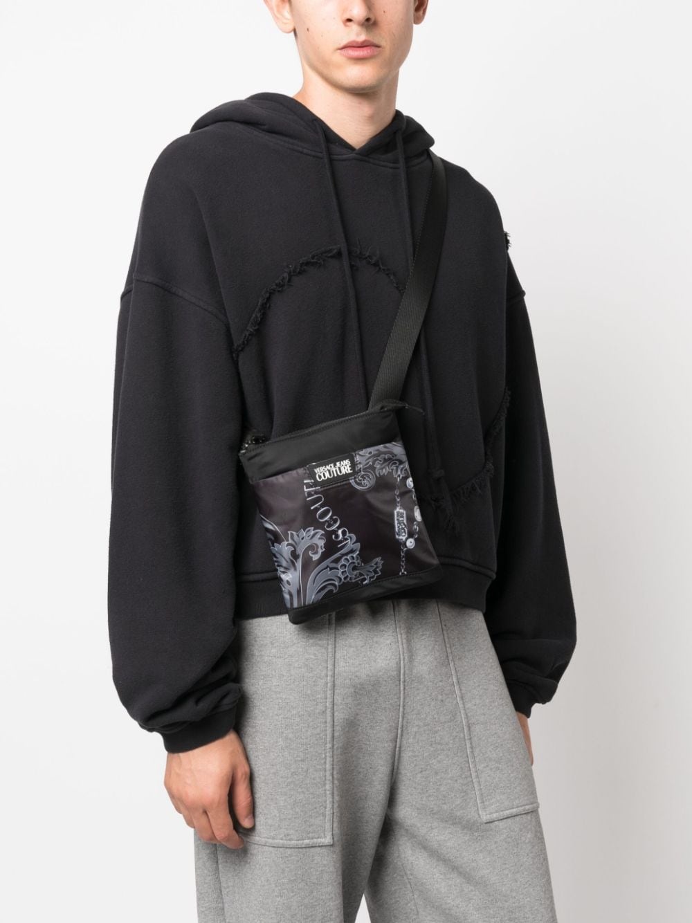 Chain Couture-print messenger bag - 2