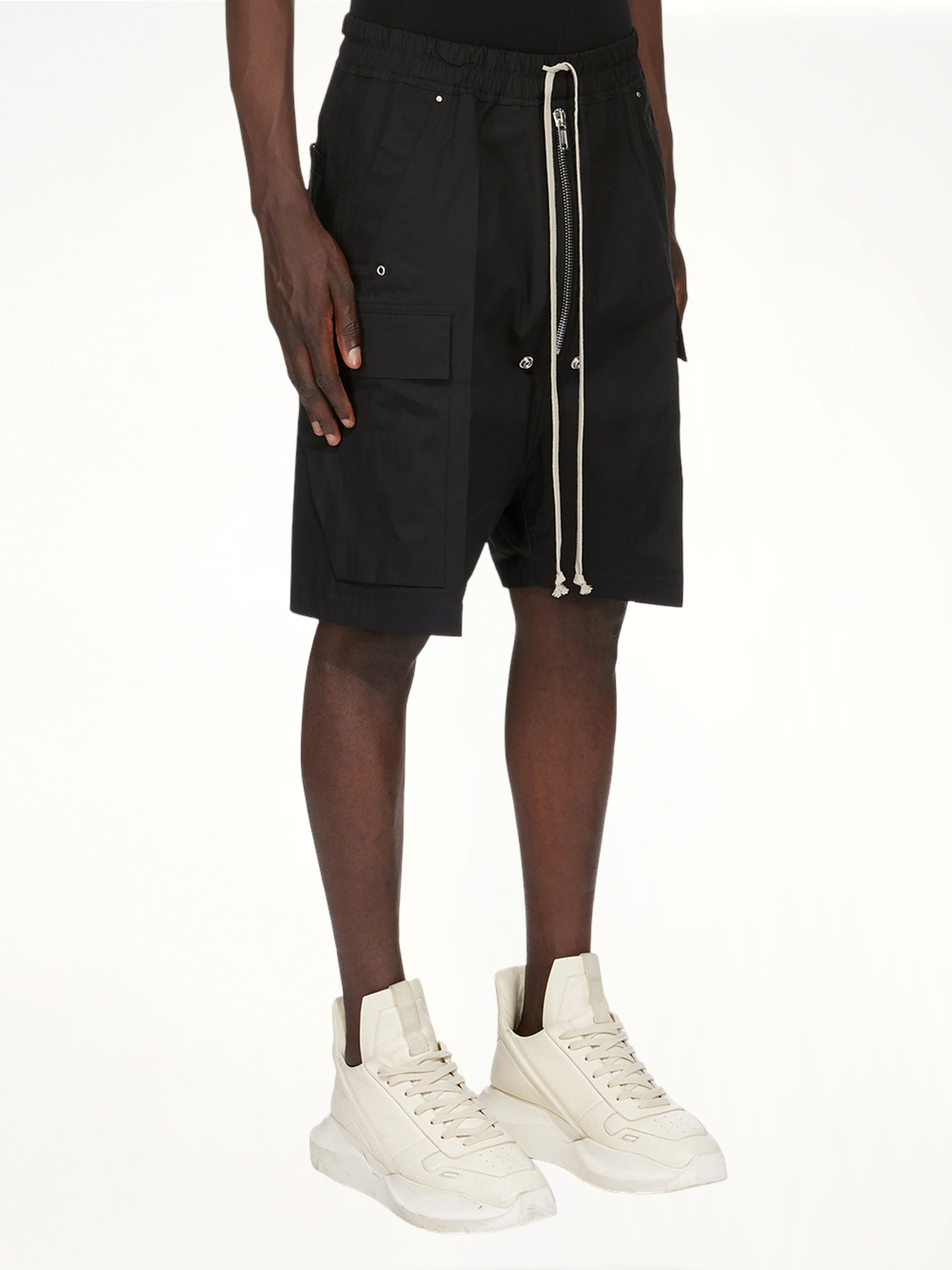 Cargobela Shorts in Black - 5