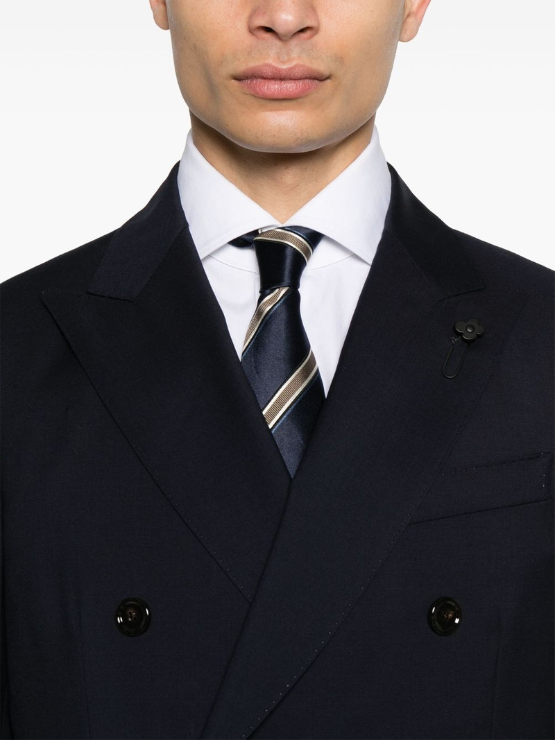 virgin-wool suit 4